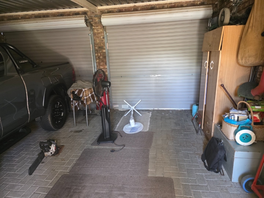 2 Bedroom Property for Sale in Langenhovenpark Free State